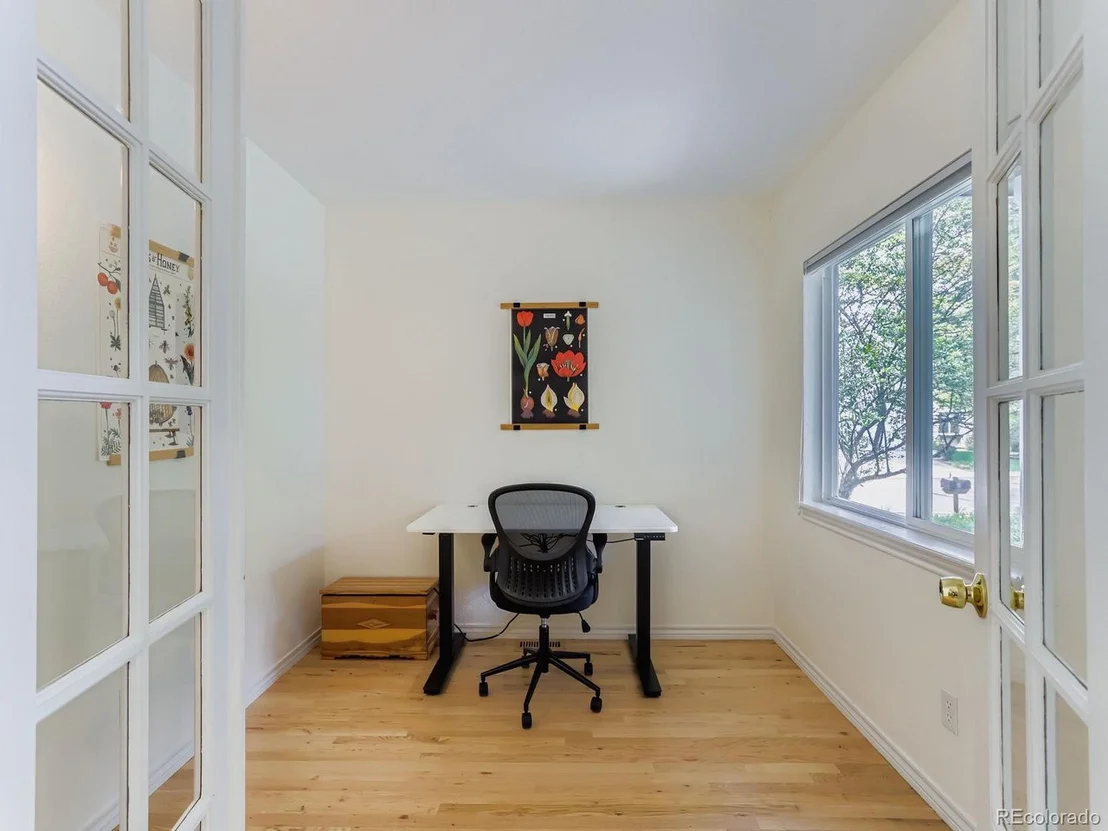 Photo of 4033 Hawthorne Cir
