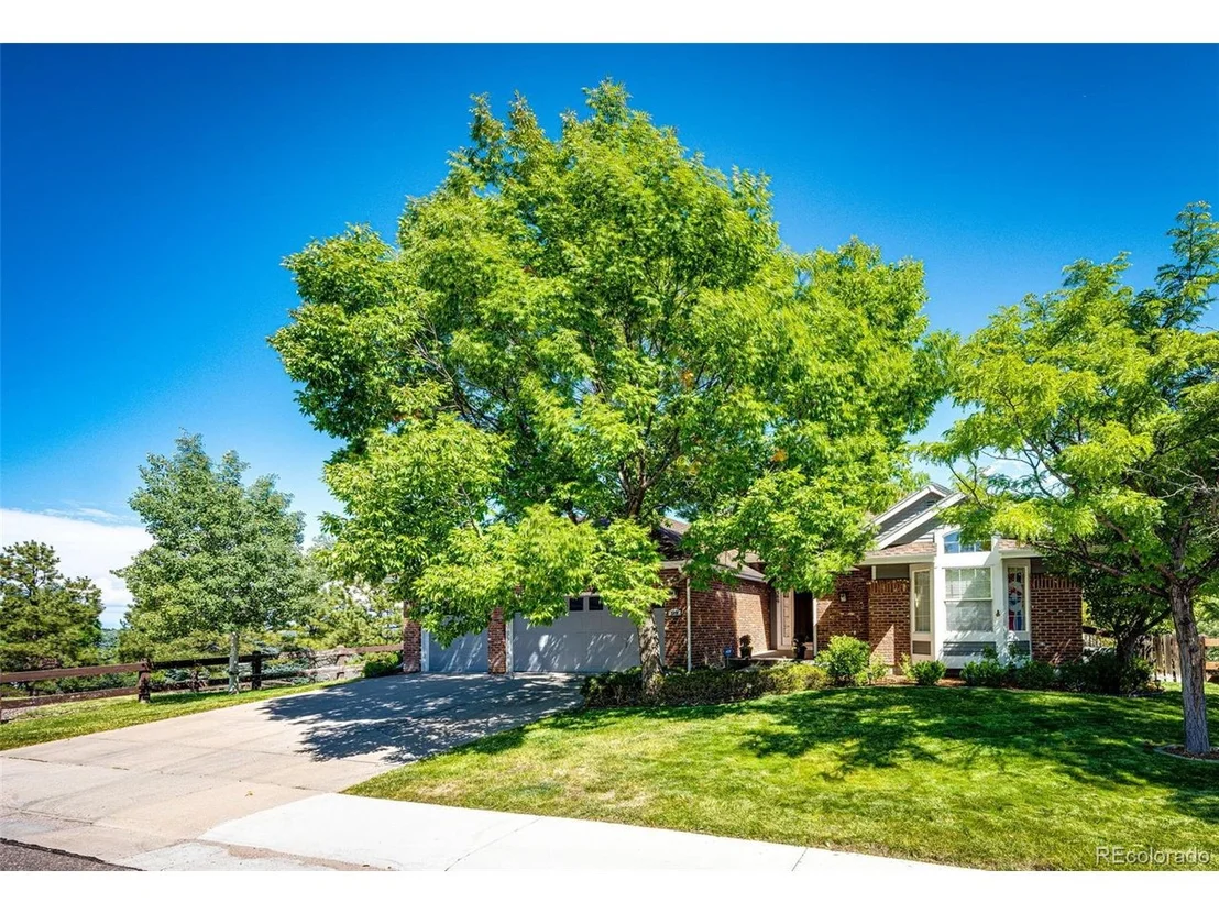 Photo of 389 Shoreham Cir