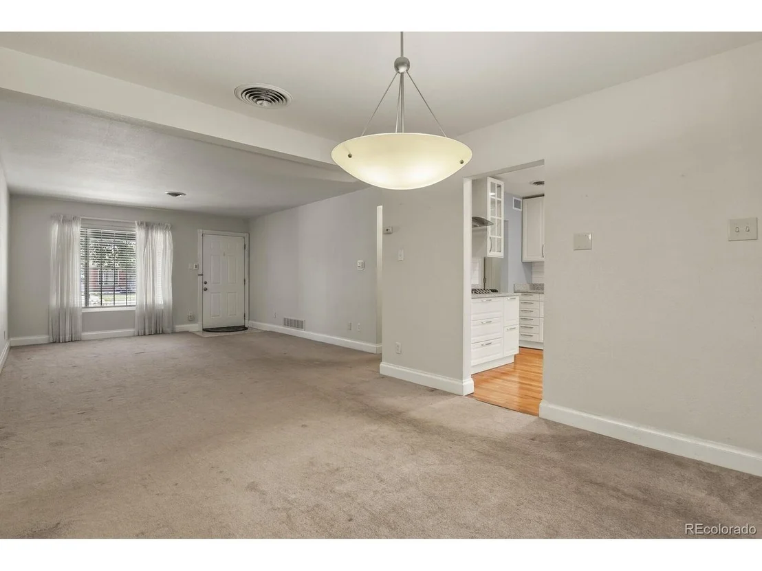 Photo of 831 Troy St