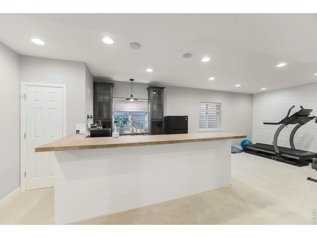 Photo of 6386 Mayfair Ave