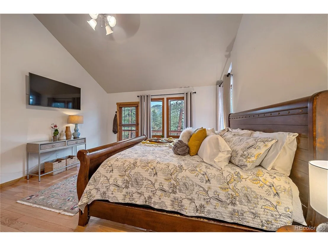 Photo of 28384 Kinnikinnick Rd