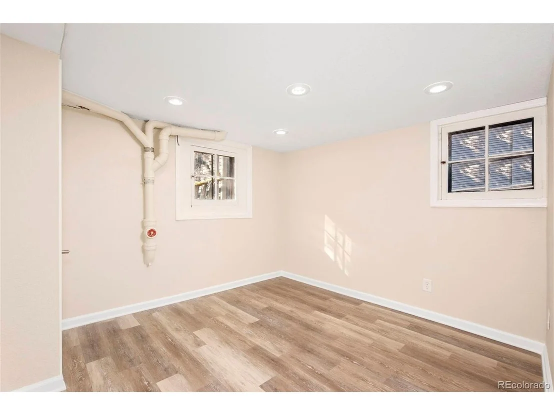 Photo of 921 12th Ave