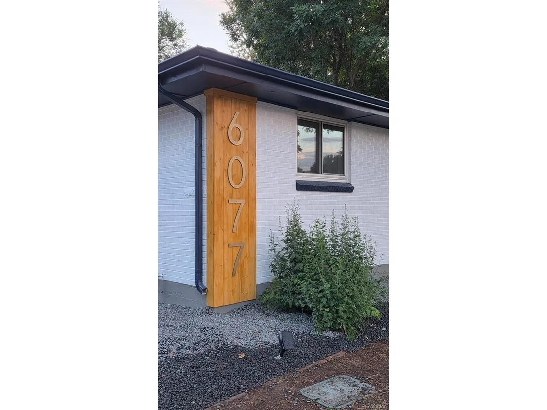 Photo of 6077 Flower St