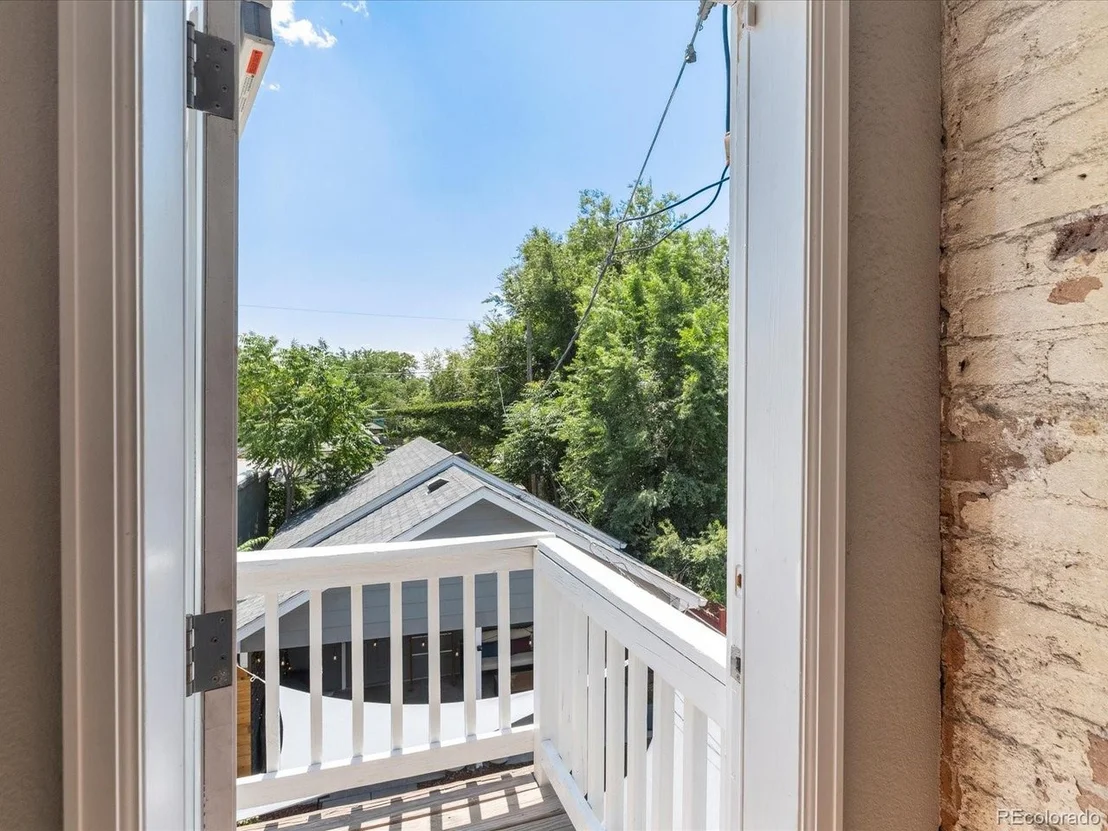 Photo of 176 W Maple Ave