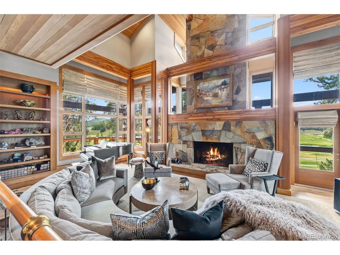 Photo of 204 Clover Ln