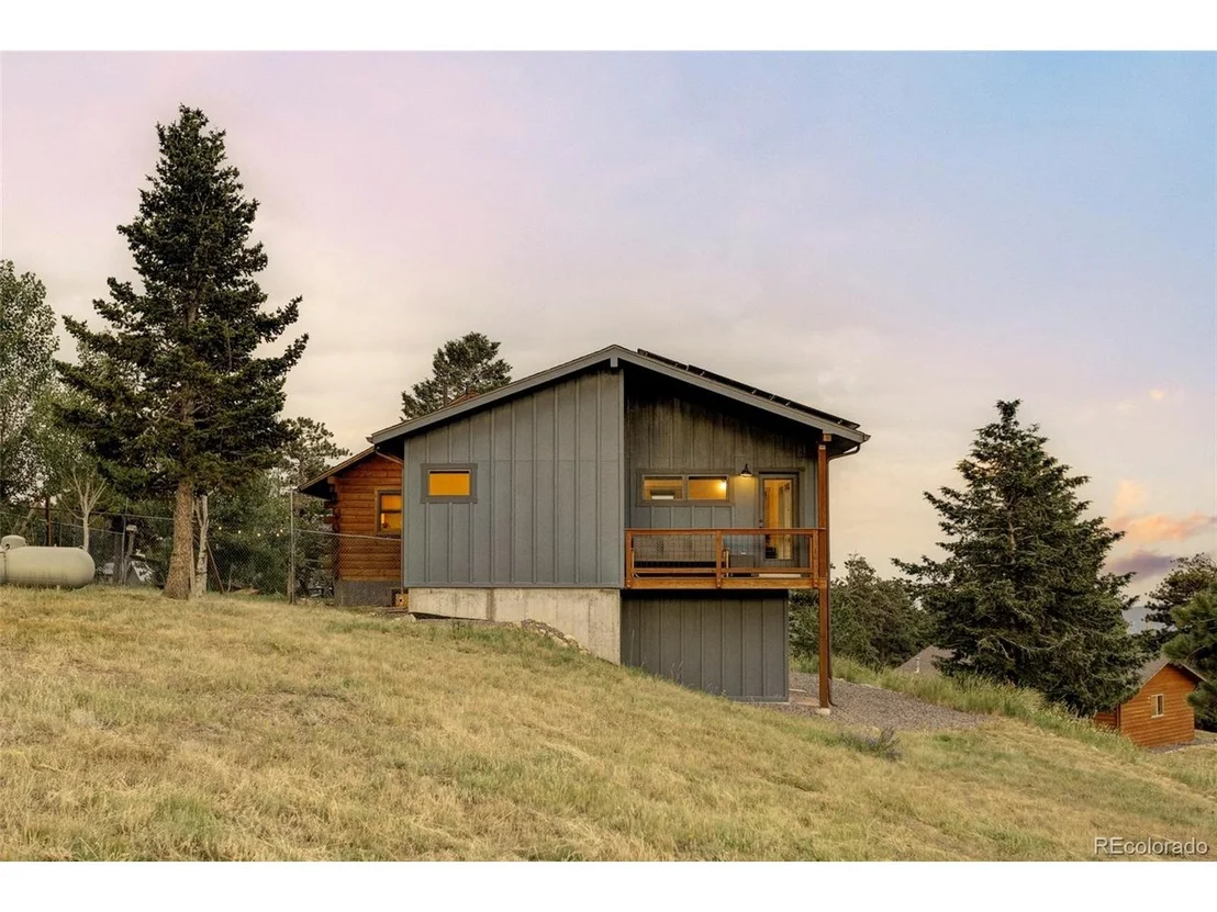 Photo of 1414 Mountain Pines Rd