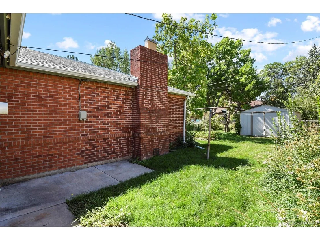 Photo of 831 Troy St