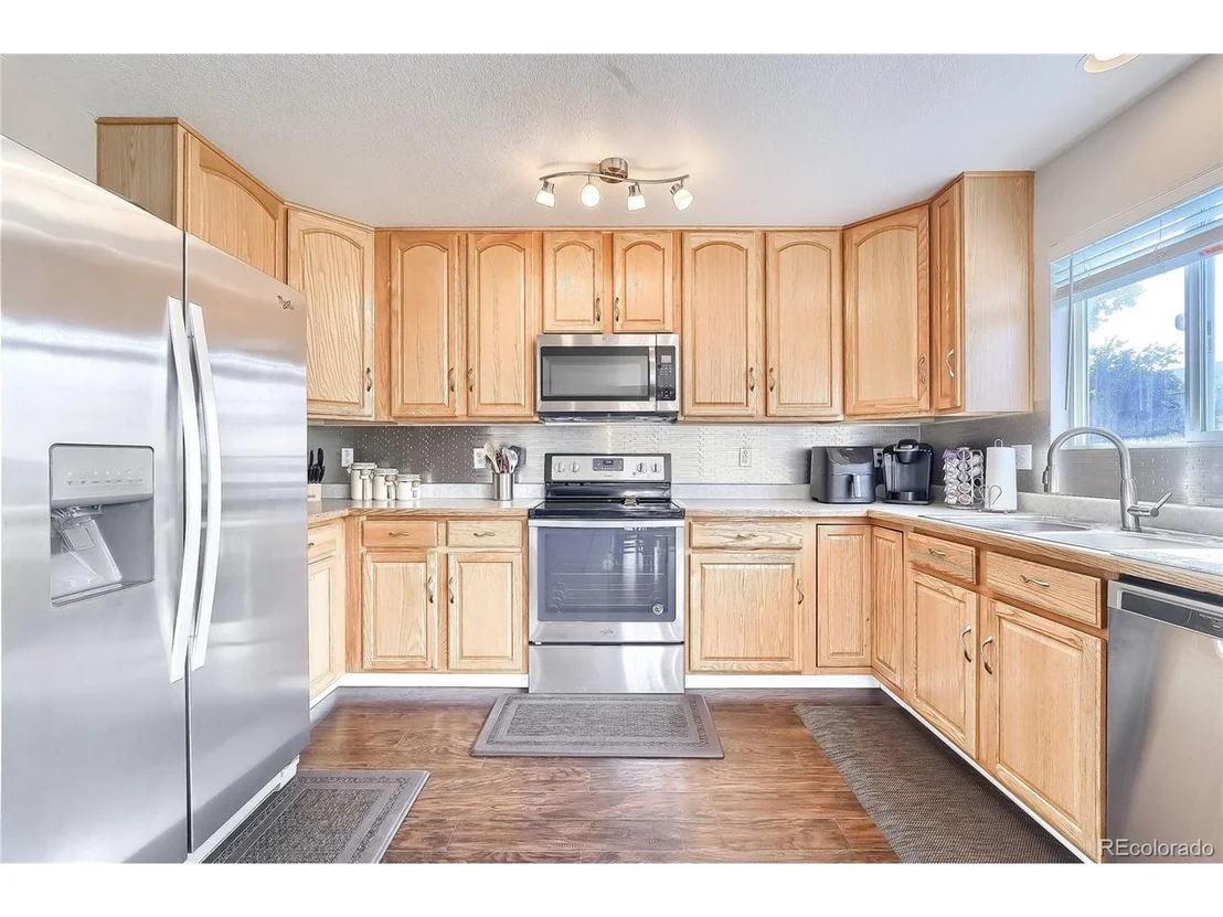 Photo of 7233 Foothill St