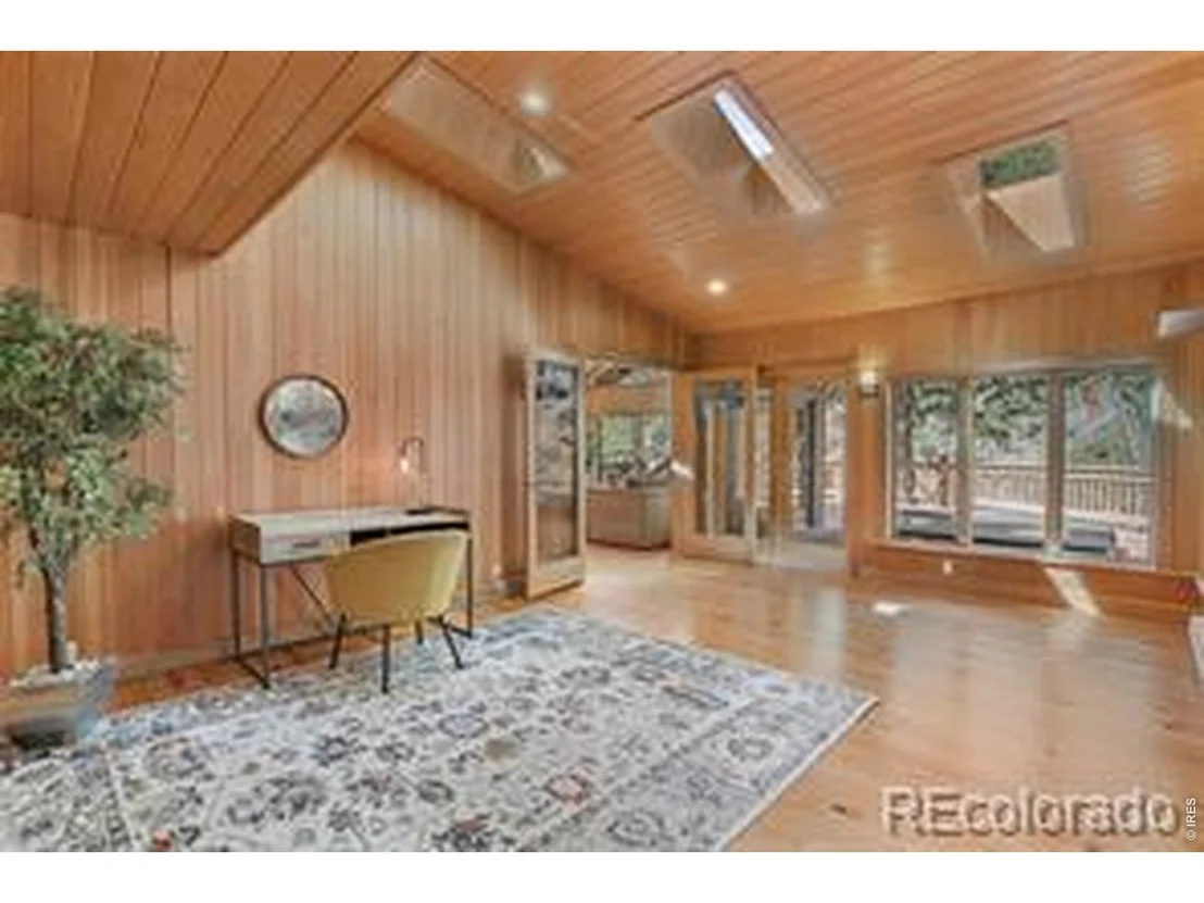 Photo of 746 Riverside Dr