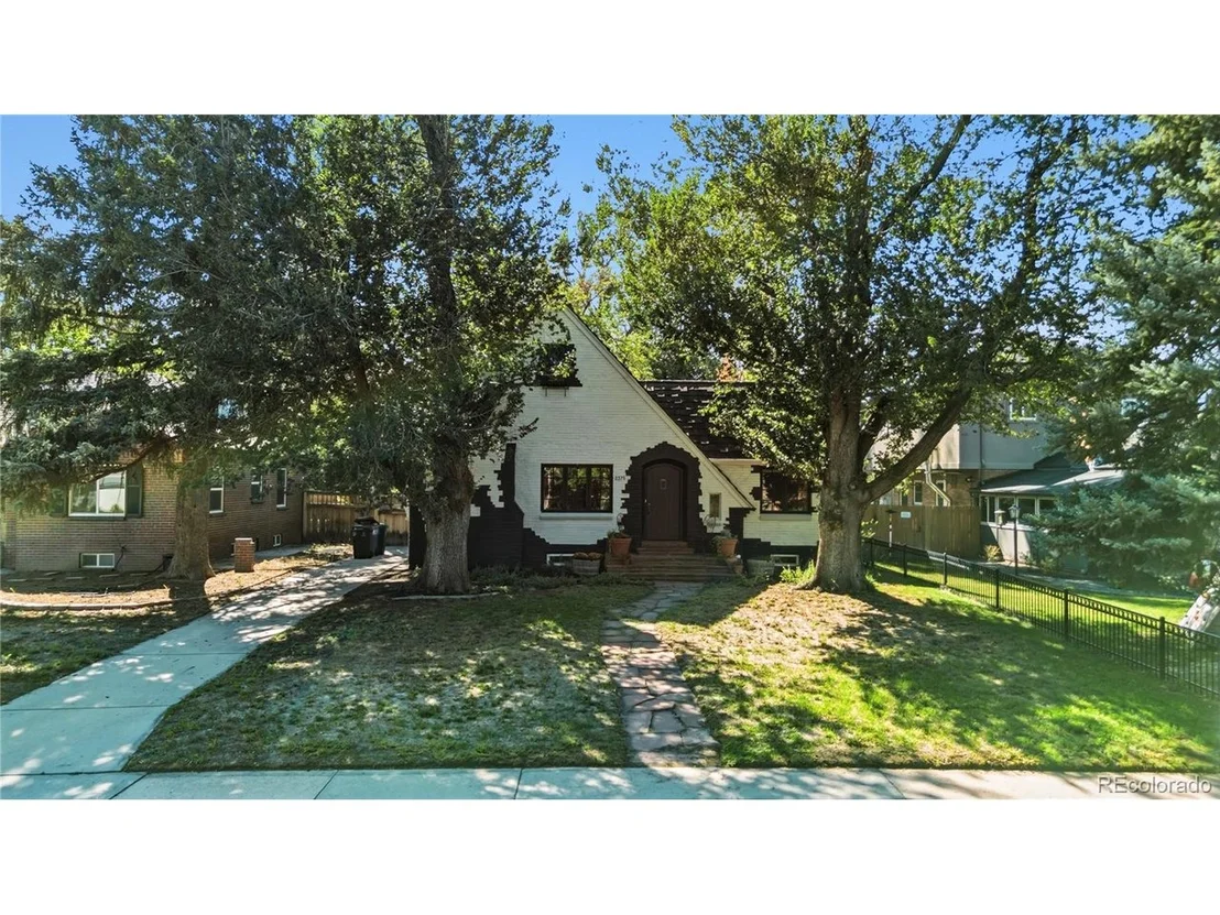 Photo of 2375 Locust St
