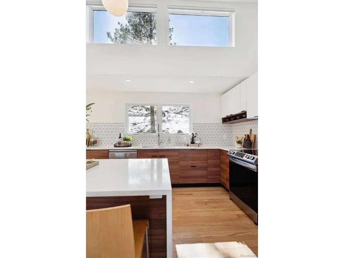 Photo of 14800 Foothill Rd