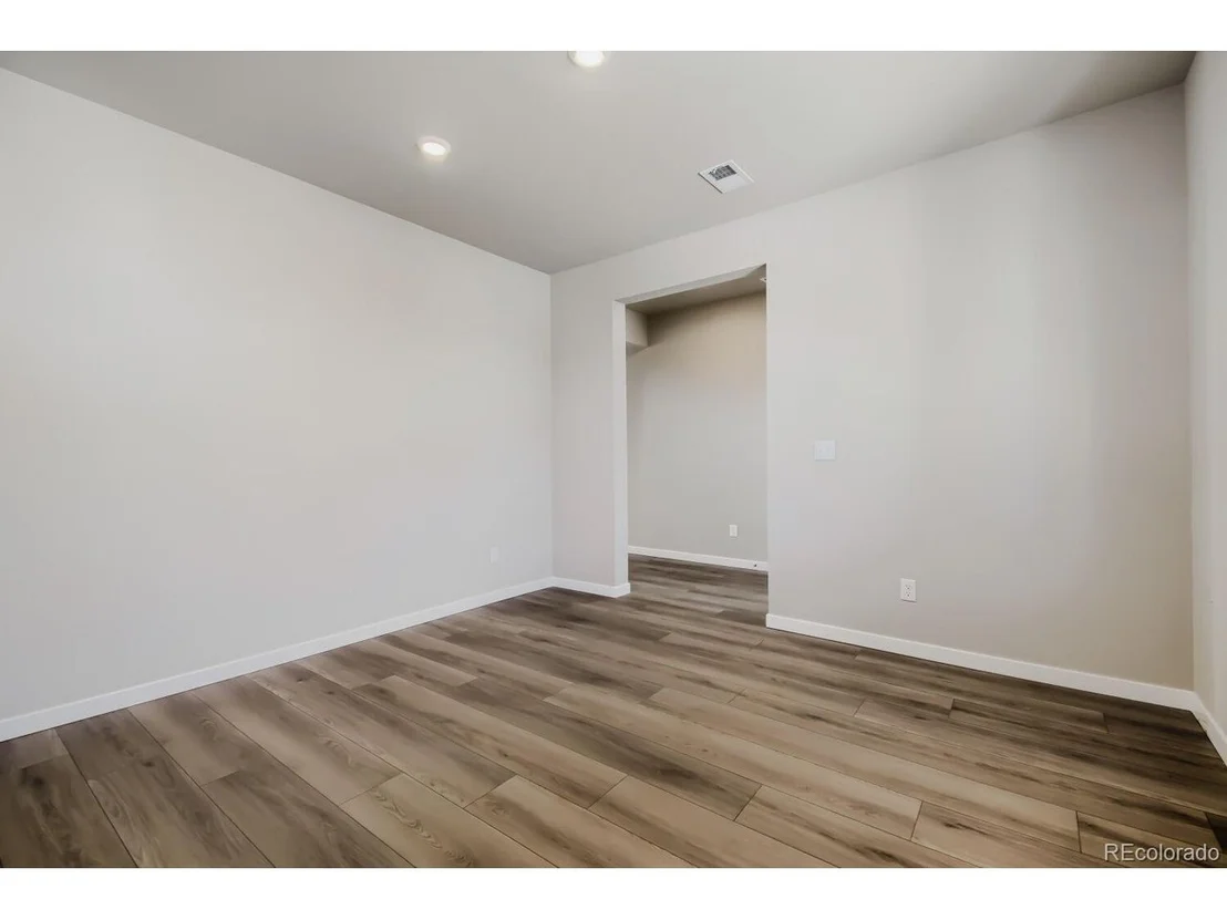 Photo of 46418 Heritage Ave