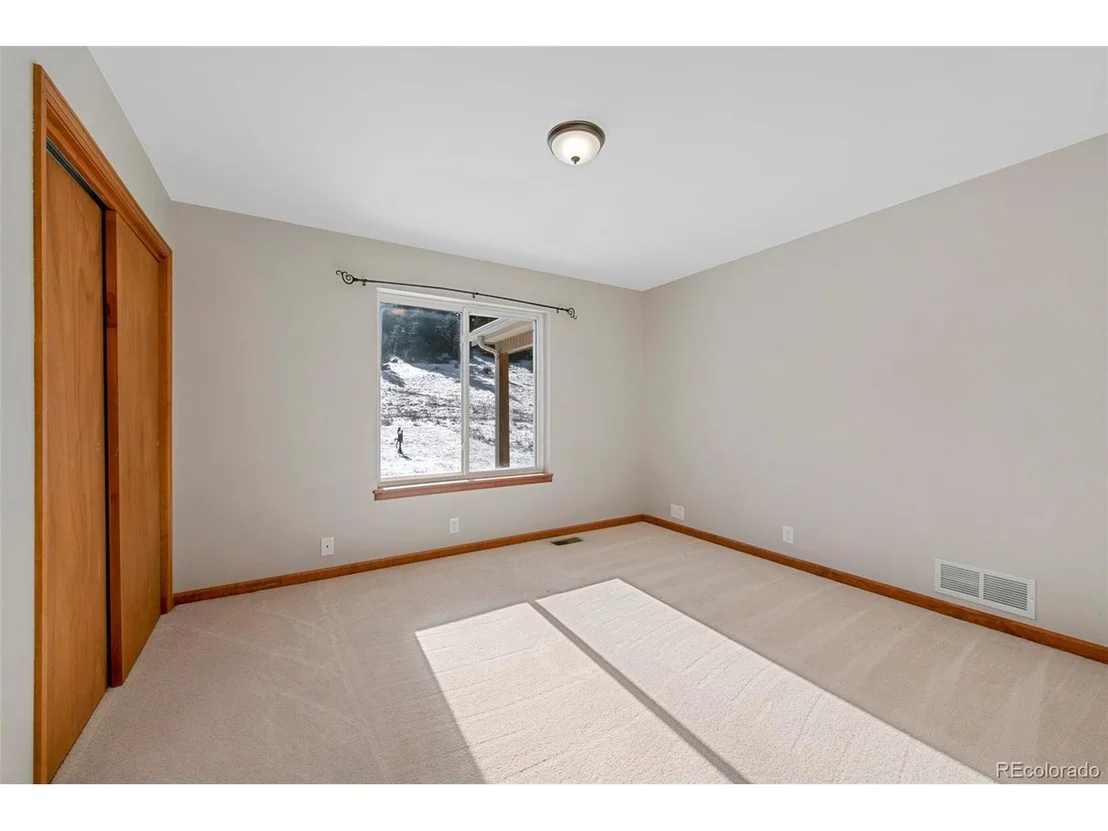 Photo of 87 Elmgreen Ln