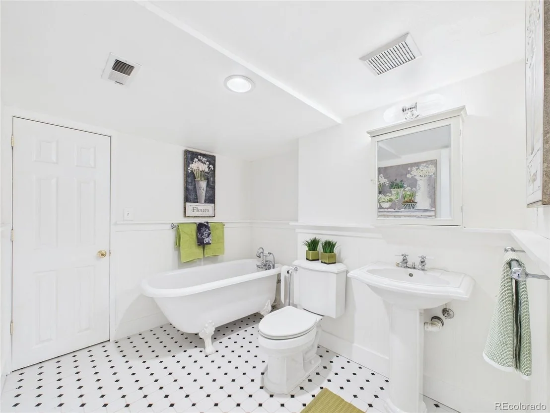 Photo of 8557 Coors Loop