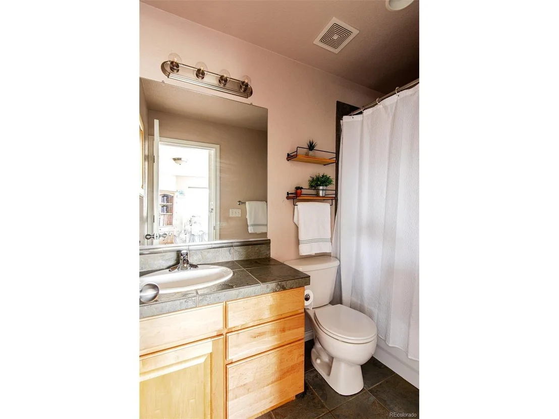 Photo of 1127 Wyndemere Cir