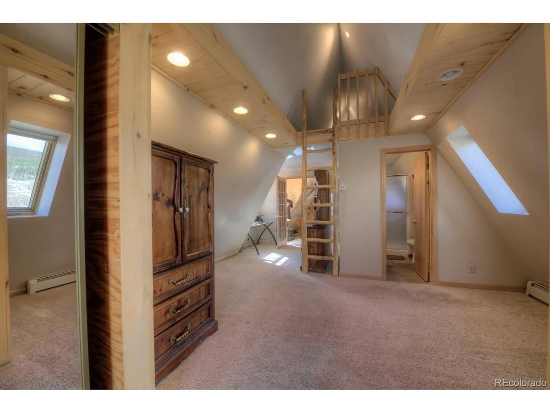 Photo of 257 Round Hill Rd