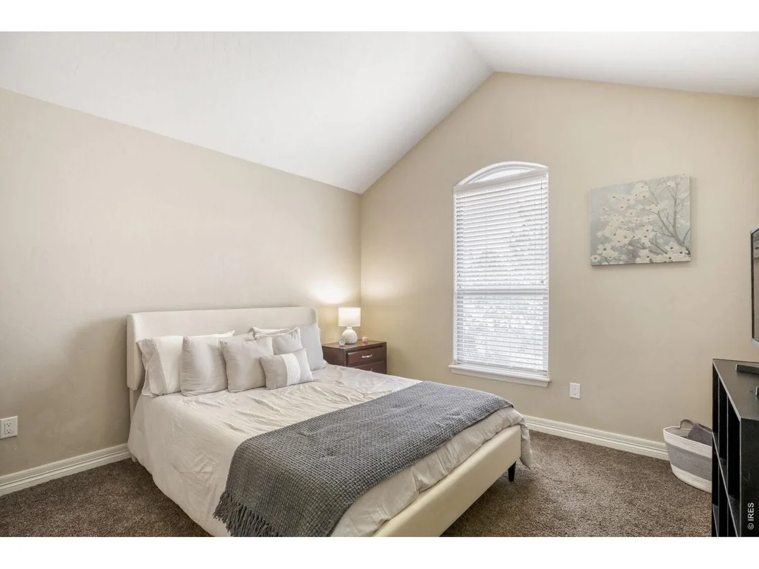 Photo of 7992 Saint St