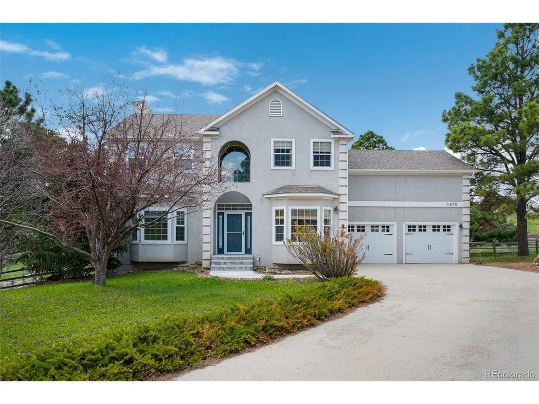 Photo of 1670 Ridgeview Cir