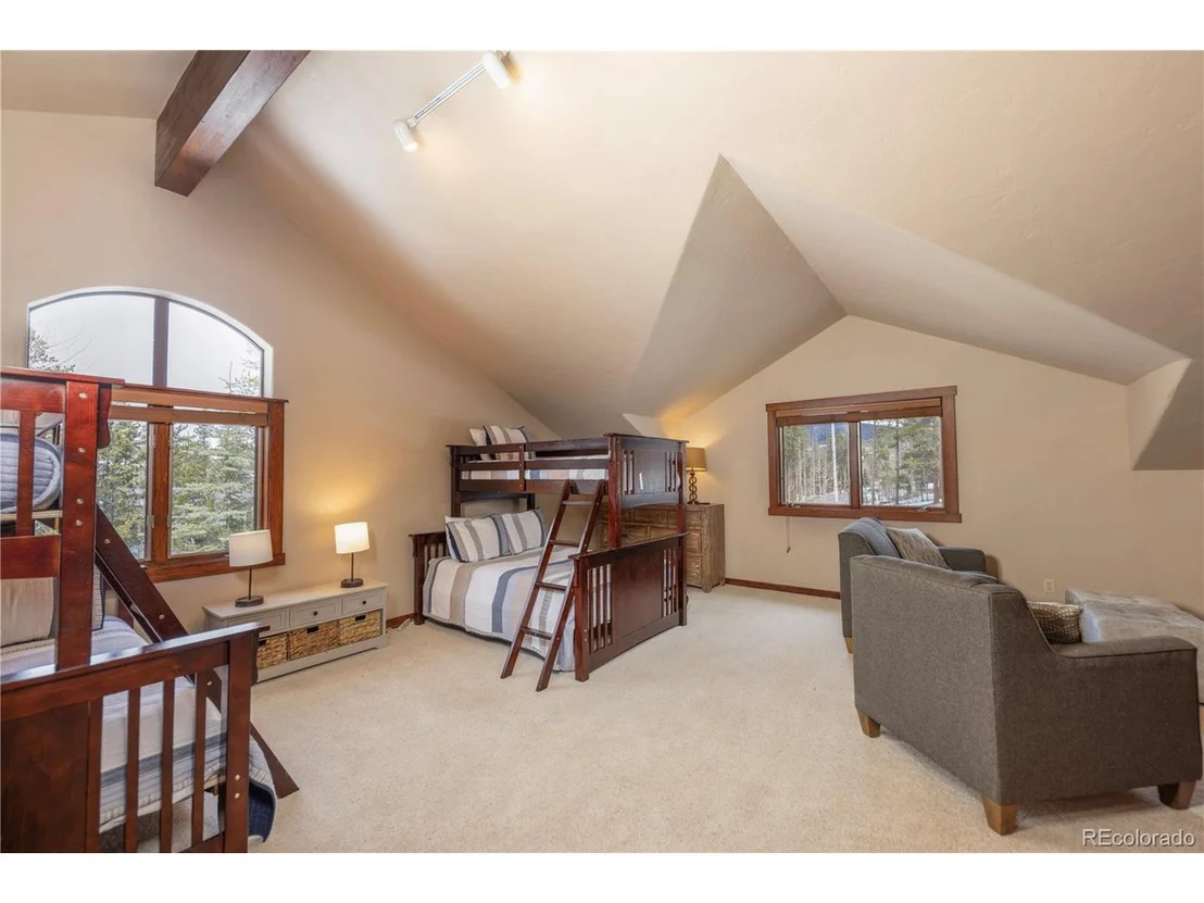 Photo of 120 Marks Ln