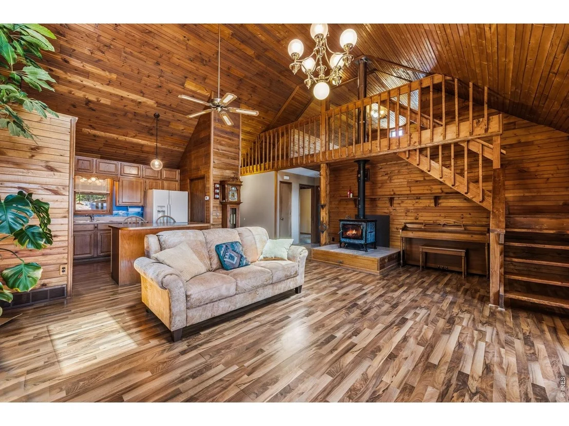 Photo of 619 Alpine Dr