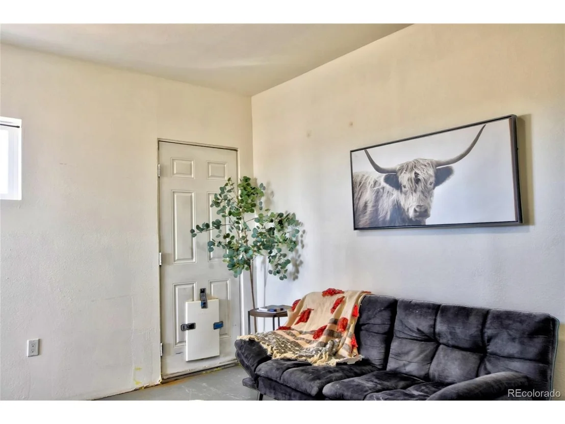 Photo of 160 Rhyolite Dr