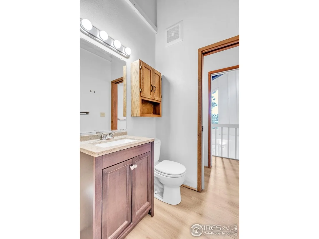 Photo of 287 Brook Cir