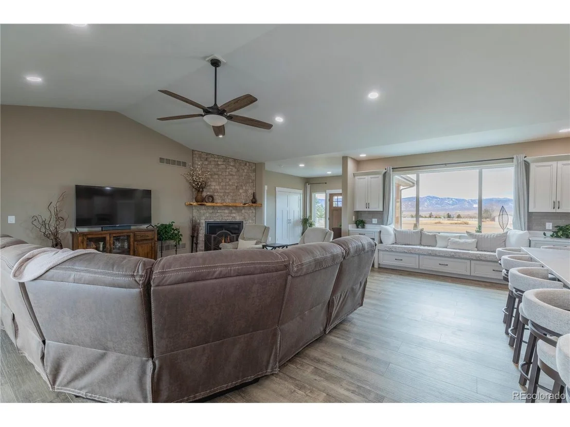 Photo of 6798 Lakeside Cir