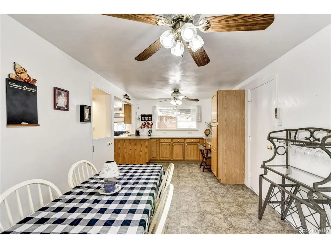 Photo of 6043 Field St