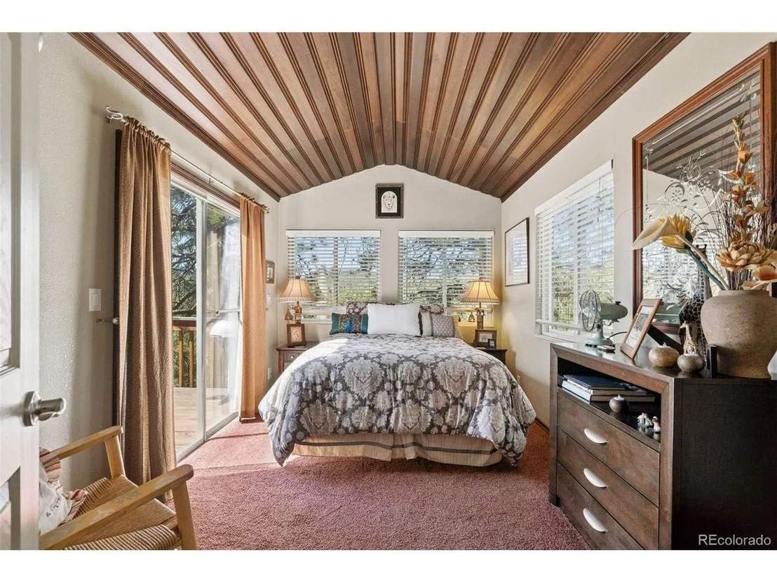 Photo of 221 Juniper Ln