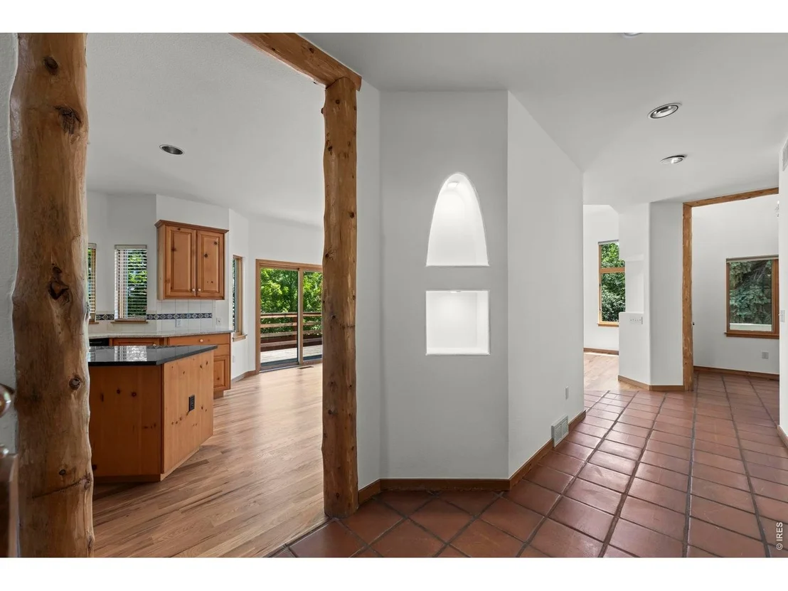 Photo of 1001 Utica Cir