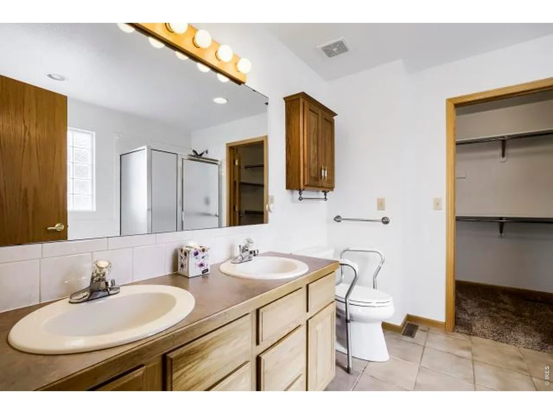 Photo of 557 Trailwood Cir