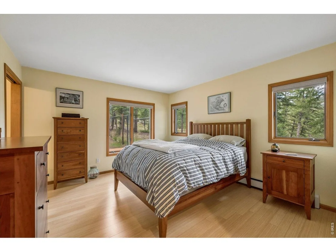 Photo of 733 Lakeshore Dr