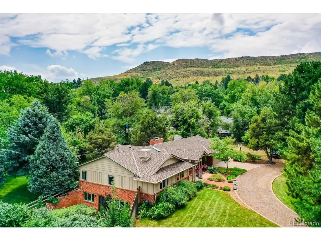 Photo of 2750 Howell Rd