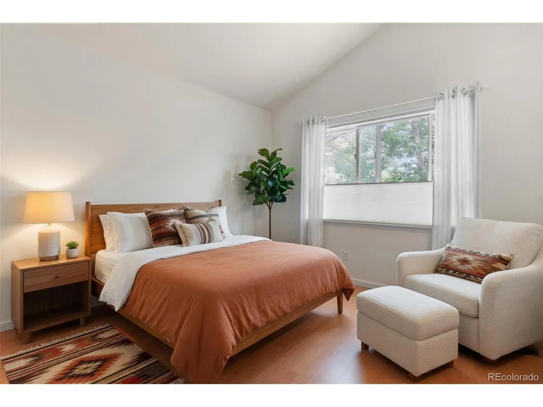 Photo of 4945 Tesla Cir
