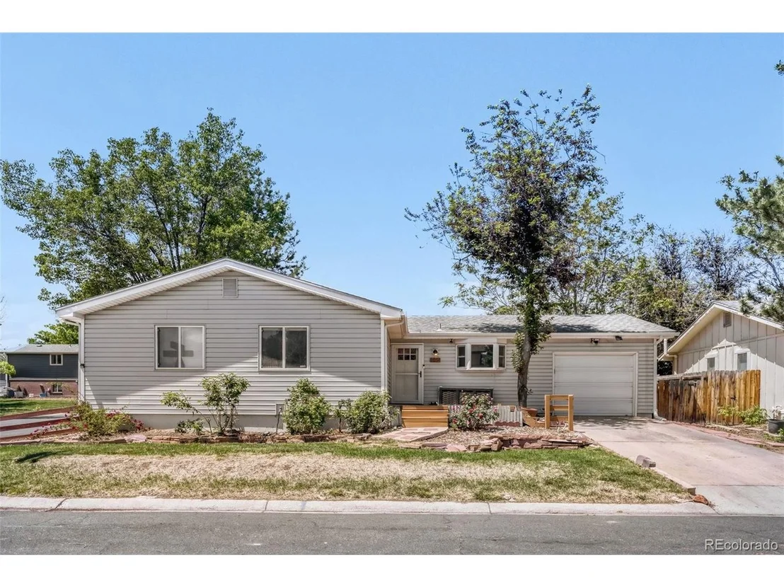 Photo of 445 Hickory Pl