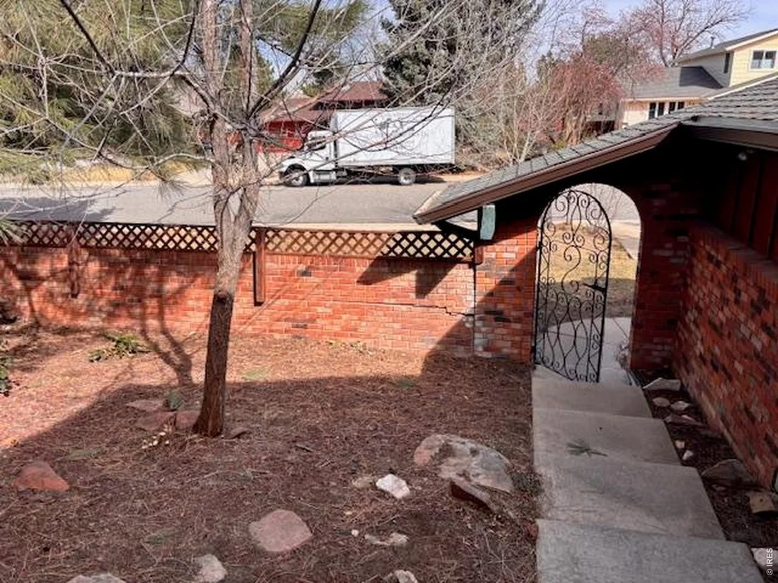 Photo of 3331 Lakeview Cir