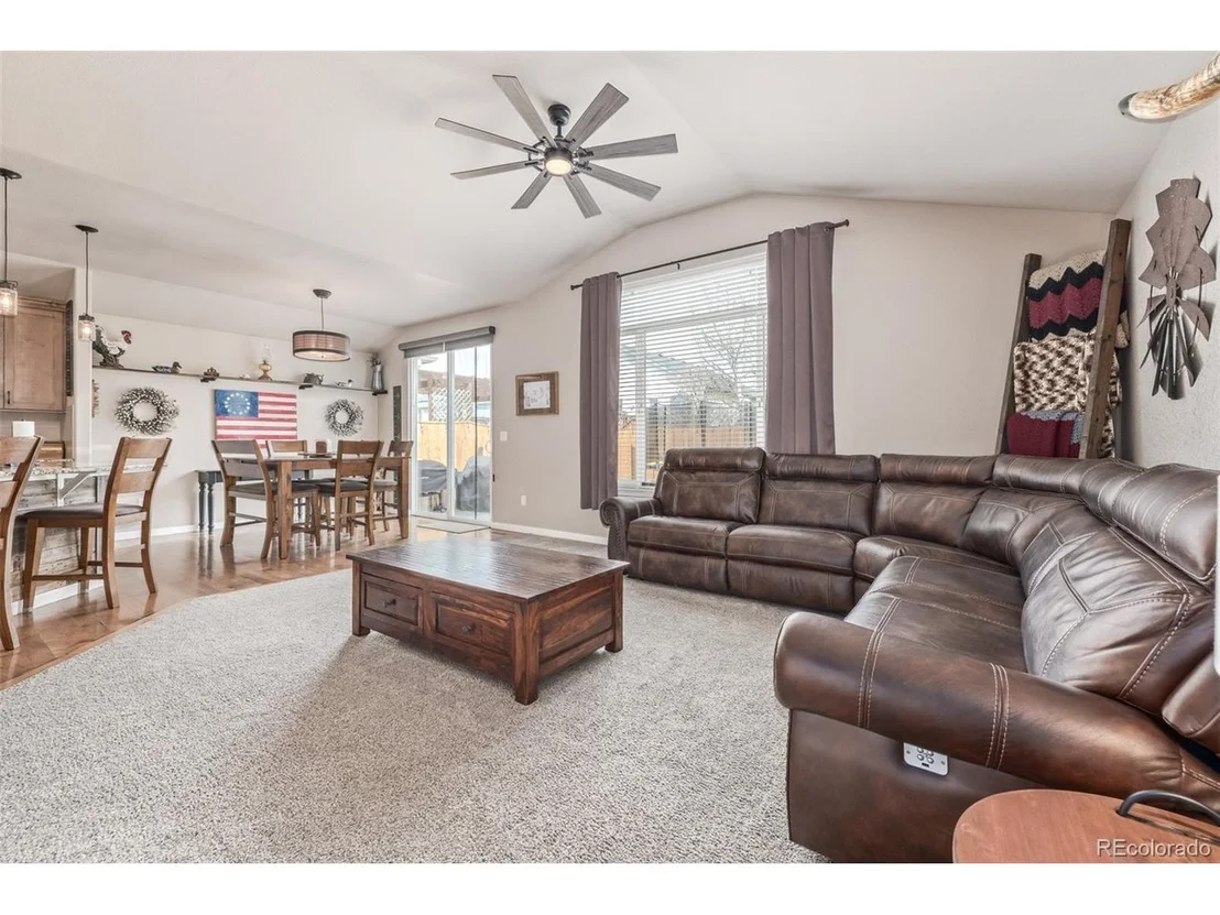 Photo of 215 Dee Rd