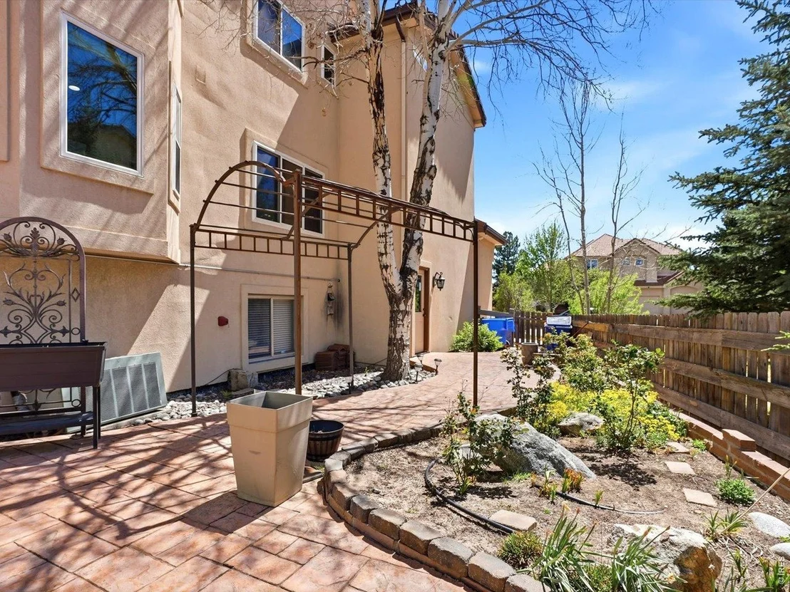 Photo of 445 Edison Pl