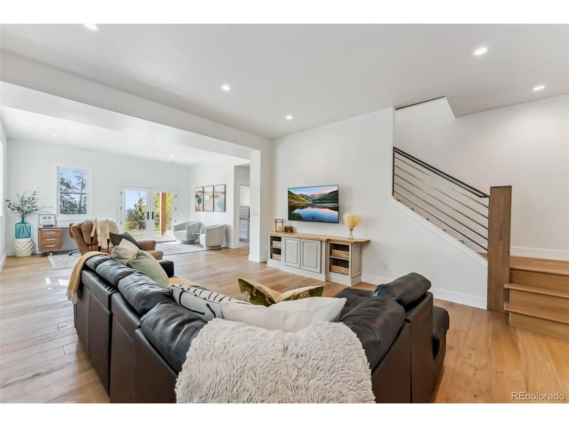 Photo of 372 Park View Dr