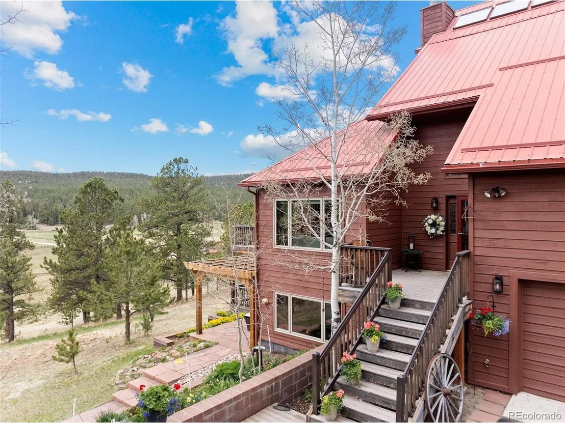 Photo of 665 Meadow Dr
