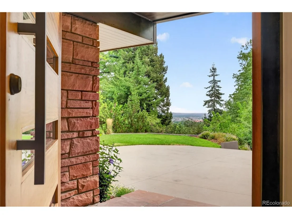 Photo of 863 Circle Dr