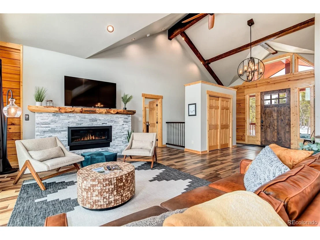 Photo of 1477 Lakeside Dr