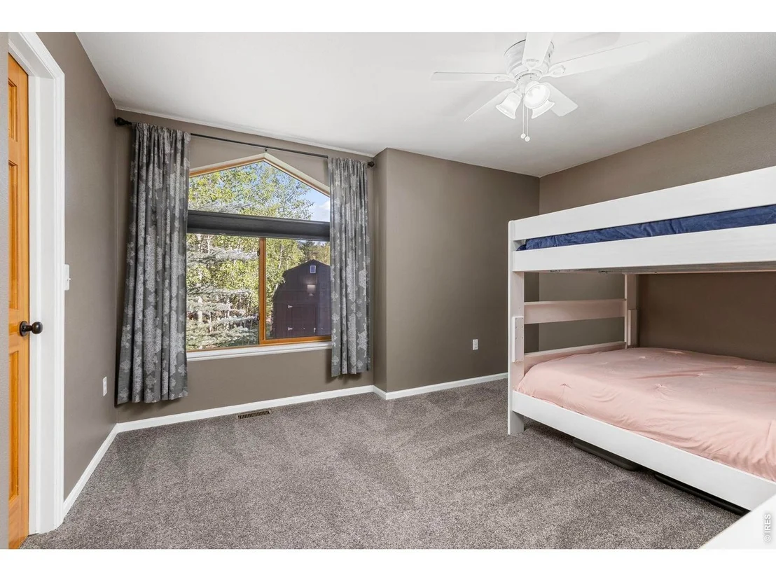 Photo of 428 Aspen Ln