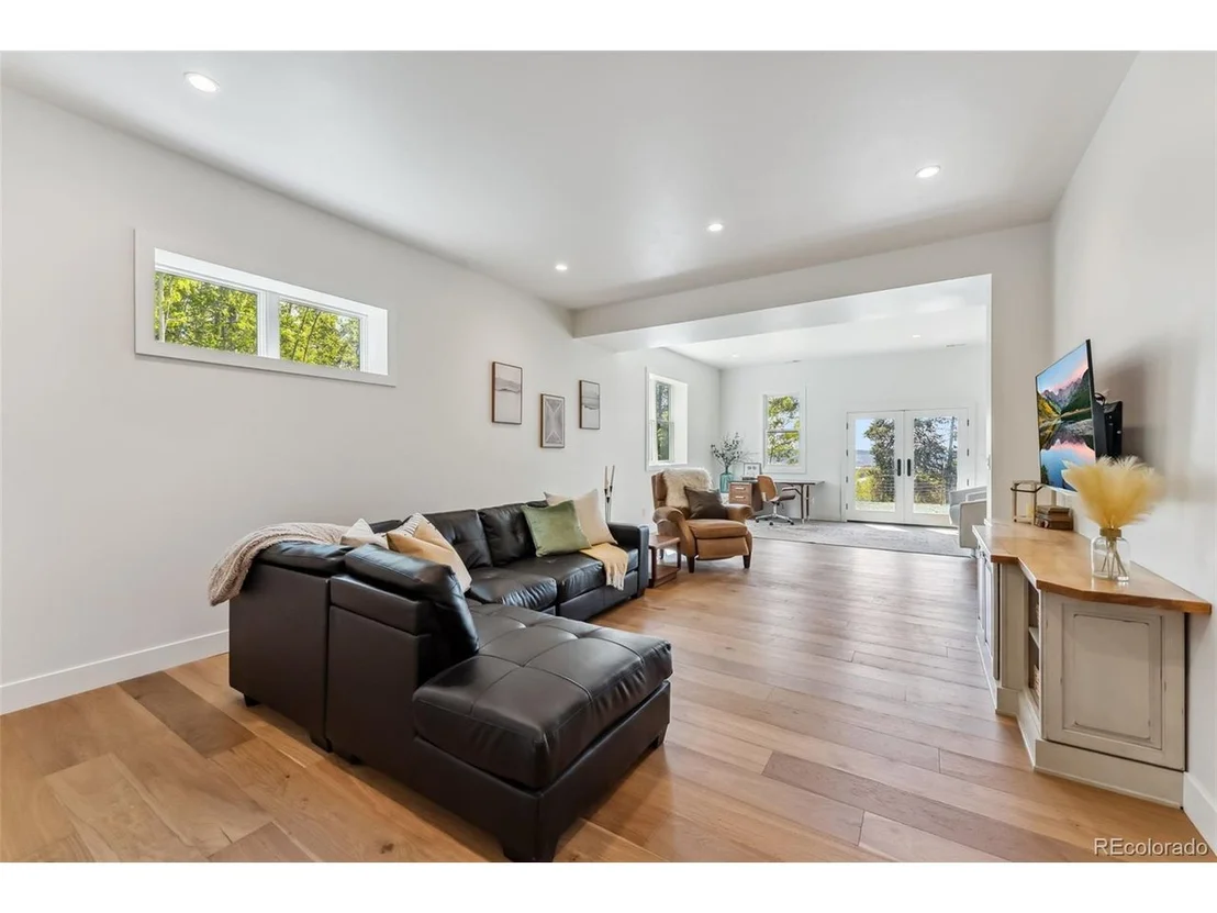 Photo of 372 Park View Dr