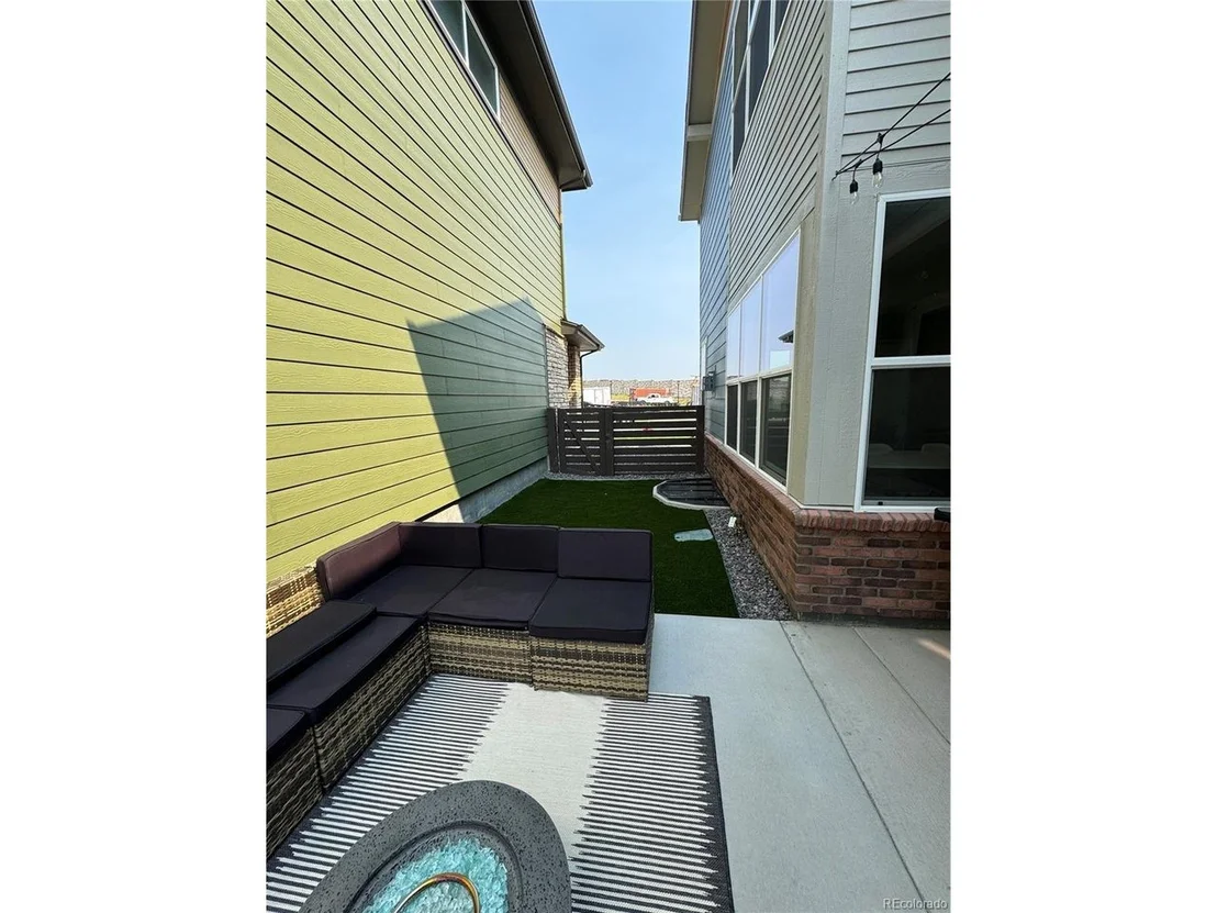 Photo of 958 Superior Dr