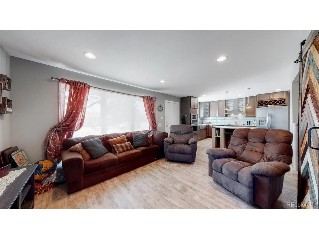Photo of 423 Leonard Ln