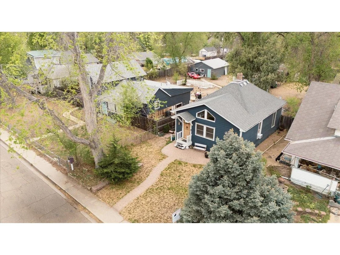 Photo of 443 Baker St
