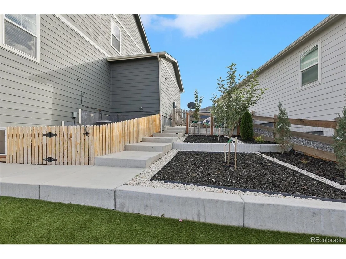 Photo of 45877 Orchid Ave