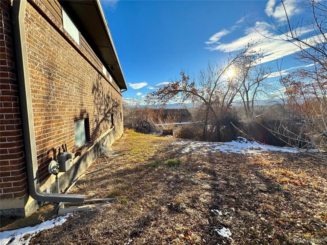 Photo of 6861 Oberon Rd
