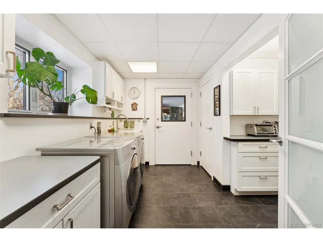 Photo of 831 Crescent Dr
